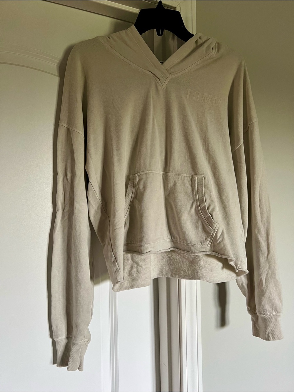 Tommy Hilfiger Women’s Cream V-Neck Hooded Cropped Sweatshirt